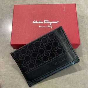 Men’s Ferragamos wallet / card holder.